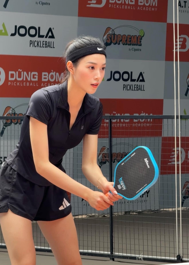 Hotgirl bóng chuyền chơi pickleball, không cần mặc sexy, vóc dáng và nhan sắc vẫn cực đỉnh- Ảnh 4.