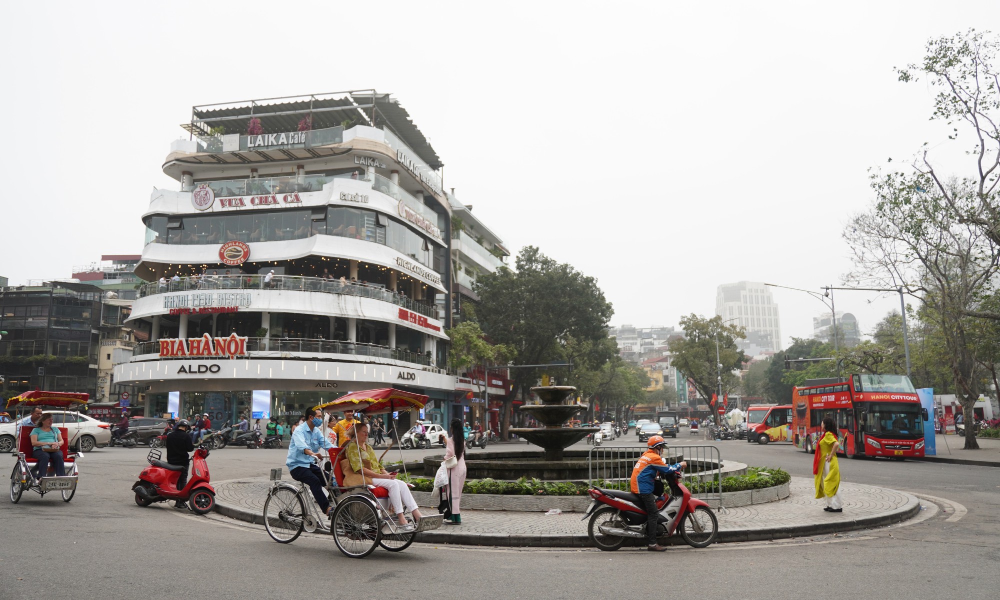 Quận Hoàn Kiếm: Di dời cơ quan, tháo dỡ Hàm cá mập đã được nghiên cứu từ nhiều năm trước - Ảnh 16.