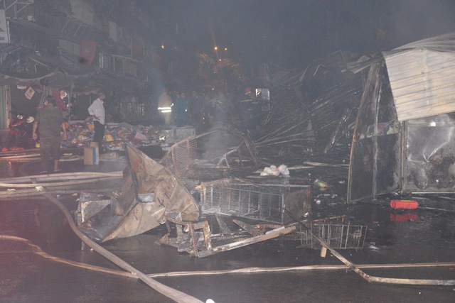 Hiện trường vụ chợ Thanh Đa b&ugrave;ng ch&aacute;y dữ dội- Ảnh 1.