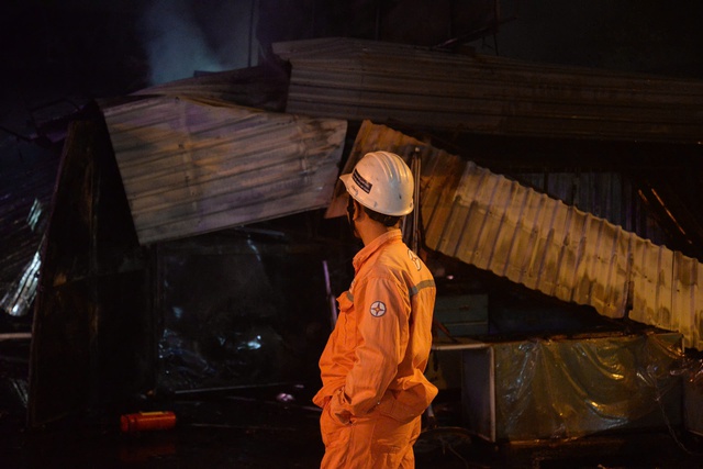 Hiện trường vụ chợ Thanh Đa b&ugrave;ng ch&aacute;y dữ dội- Ảnh 8.