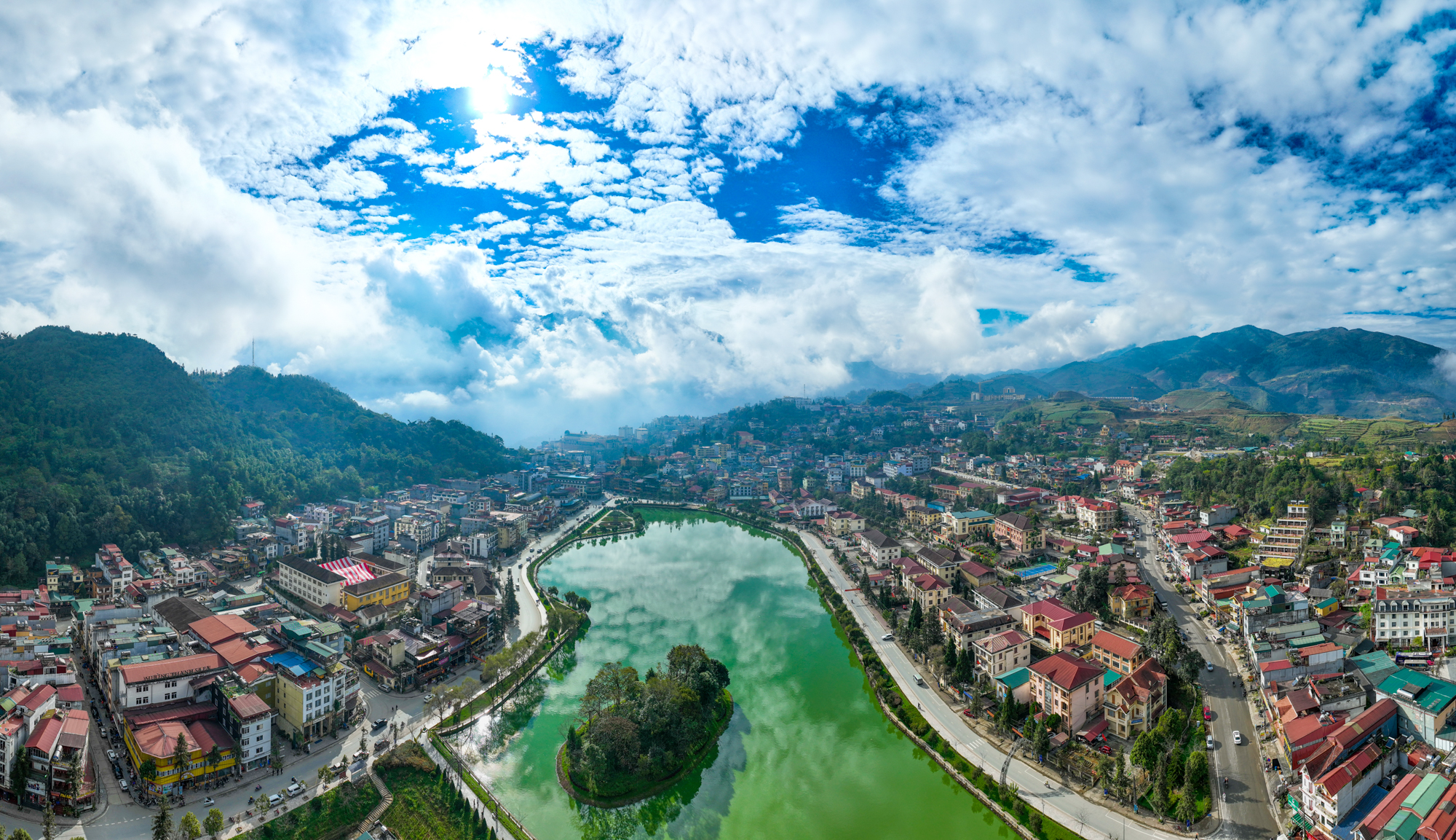 Những khu nghỉ dưỡng người Pháp từng xây dựng ở Việt Nam: Nơi lọt top 50 thị trấn đẹp nhất thế giới, nơi có công trình gây sốt toàn cầu - Ảnh 1.