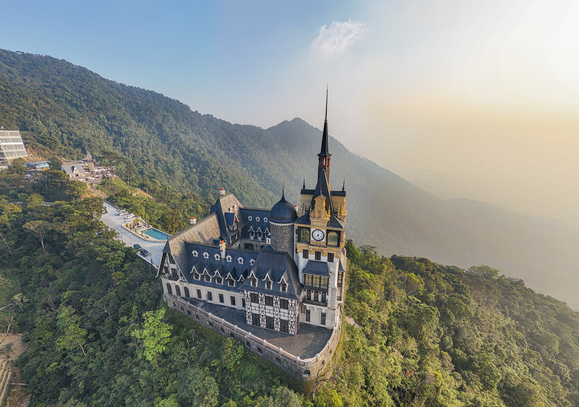 Những khu nghỉ dưỡng người Pháp từng xây dựng ở Việt Nam: Nơi lọt top 50 thị trấn đẹp nhất thế giới, nơi có công trình gây sốt toàn cầu - Ảnh 14.