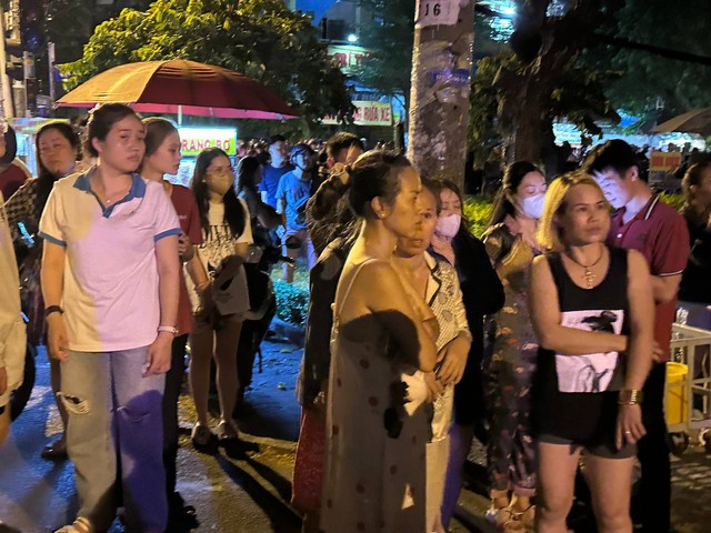 Tiểu thương nghẹn ngào vụ cháy chợ Thanh Đa thiêu rụi 7 kiốt - Ảnh 2.