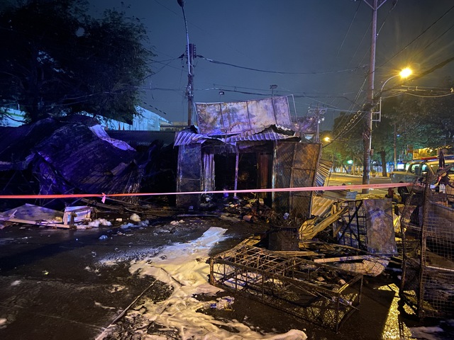 Tiểu thương nghẹn ngào vụ cháy chợ Thanh Đa thiêu rụi 7 kiốt - Ảnh 3.