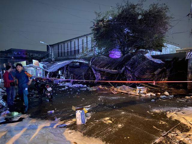 Tiểu thương nghẹn ngào vụ cháy chợ Thanh Đa thiêu rụi 7 kiốt - Ảnh 7.