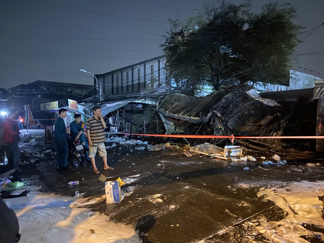 Tiểu thương nghẹn ngào vụ cháy chợ Thanh Đa thiêu rụi 7 kiốt - Ảnh 8.