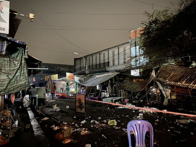 Tiểu thương nghẹn ngào vụ cháy chợ Thanh Đa thiêu rụi 7 kiốt - Ảnh 6.