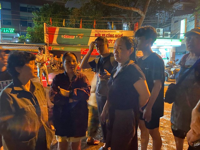 Tiểu thương nghẹn ngào vụ cháy chợ Thanh Đa thiêu rụi 7 kiốt - Ảnh 11.