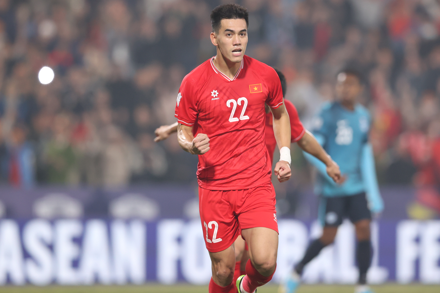 TRỰC TIẾP Việt Nam 2-1 Campuchia: Hai Long ghi bàn với tuyệt phẩm sút phạt - Ảnh 8.