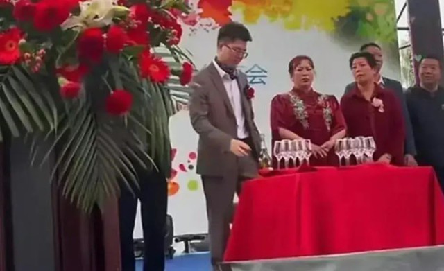 C&ocirc; g&aacute;i 25 tuổi cưới chồng 60 tuổi, c&acirc;u chuyện ph&iacute;a sau khiến ai nấy ngỡ ng&agrave;ng- Ảnh 2.