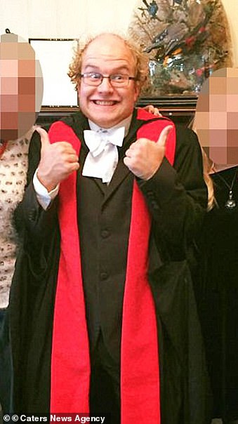 Kẻ ấu dâm Matthew Falder: Cuộc truy lùng lịch sử và tội ác kinh hoàng - Ảnh 4.