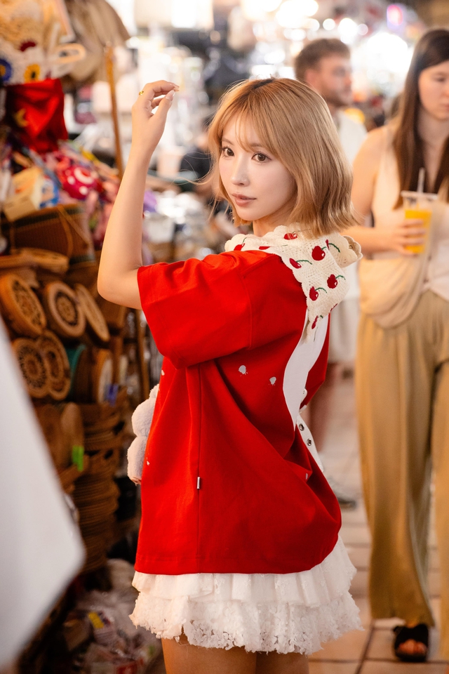 Diễn viên Nhật Bản Yua Mikami và loạt ảnh bất ngờ ở TP HCM- Ảnh 3. Diễn viên Nhật Bản Yua Mikami và loạt ảnh bất ngờ ở TP HCM- Ảnh 3.