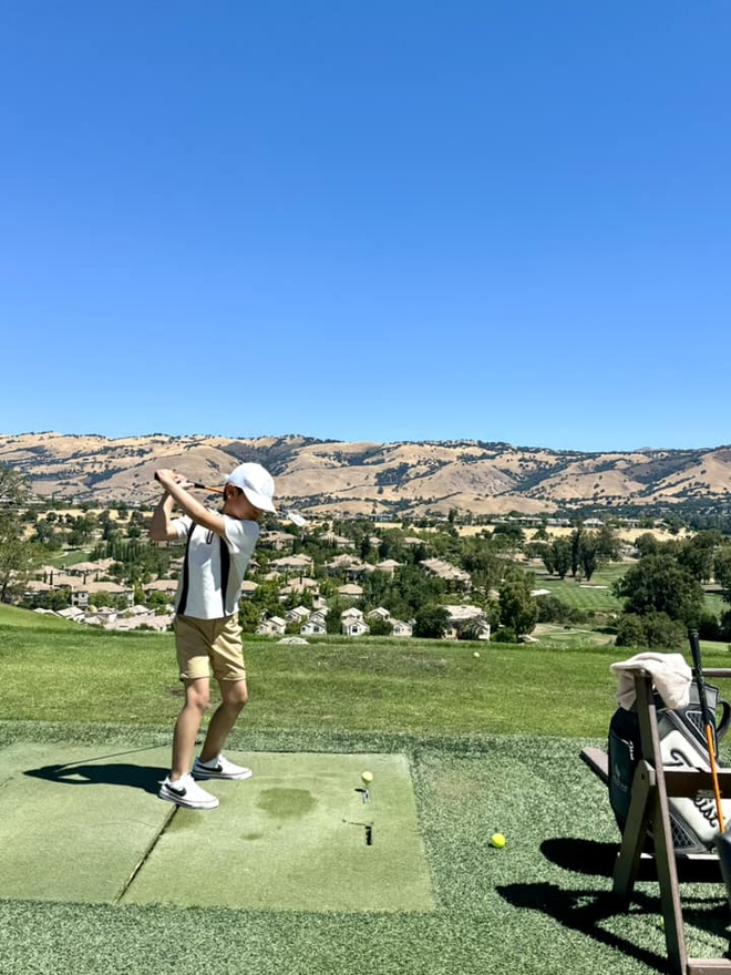 Quý tử nhà sao Vbiz là rich kid thứ thiệt: 8 tuổi làm chủ 3 công ty, nói được tới 4 thứ tiếng - Ảnh 11. Quý tử nhà sao Vbiz là rich kid thứ thiệt: 8 tuổi làm chủ 3 công ty, nói được tới 4 thứ tiếng - Ảnh 11.