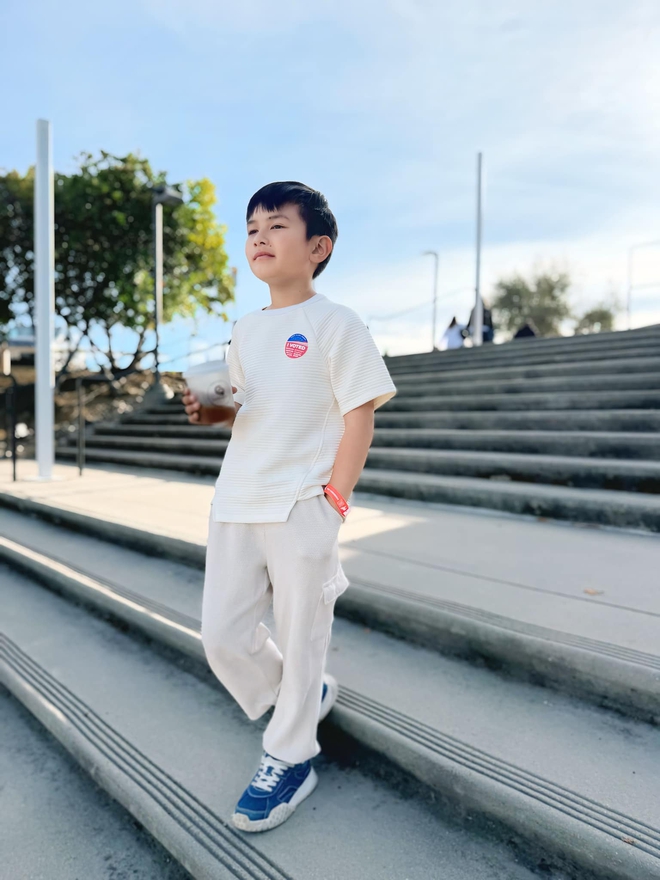 Quý tử nhà sao Vbiz là rich kid thứ thiệt: 8 tuổi làm chủ 3 công ty, nói được tới 4 thứ tiếng - Ảnh 14. Quý tử nhà sao Vbiz là rich kid thứ thiệt: 8 tuổi làm chủ 3 công ty, nói được tới 4 thứ tiếng - Ảnh 14.