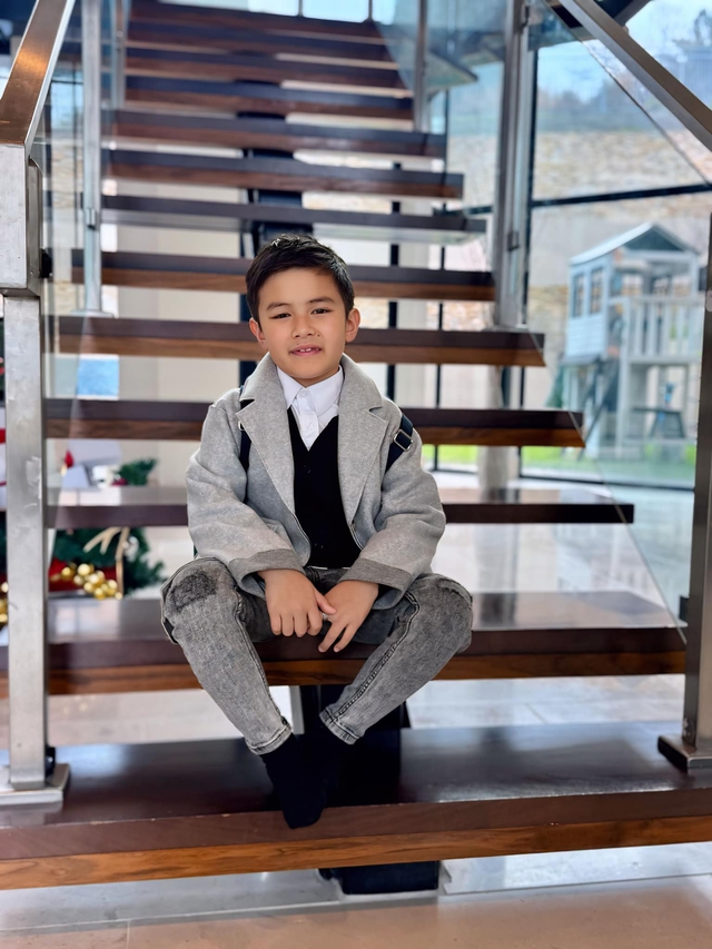 Quý tử nhà sao Vbiz là rich kid thứ thiệt: 8 tuổi làm chủ 3 công ty, nói được tới 4 thứ tiếng - Ảnh 19. Quý tử nhà sao Vbiz là rich kid thứ thiệt: 8 tuổi làm chủ 3 công ty, nói được tới 4 thứ tiếng - Ảnh 19.