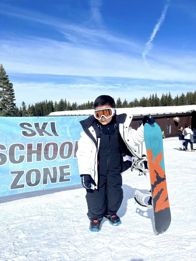 Quý tử nhà sao Vbiz là rich kid thứ thiệt: 8 tuổi làm chủ 3 công ty, nói được tới 4 thứ tiếng - Ảnh 9. Quý tử nhà sao Vbiz là rich kid thứ thiệt: 8 tuổi làm chủ 3 công ty, nói được tới 4 thứ tiếng - Ảnh 9.