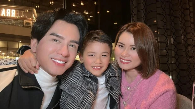 Quý tử nhà sao Vbiz là rich kid thứ thiệt: 8 tuổi làm chủ 3 công ty, nói được tới 4 thứ tiếng - Ảnh 2. Quý tử nhà sao Vbiz là rich kid thứ thiệt: 8 tuổi làm chủ 3 công ty, nói được tới 4 thứ tiếng - Ảnh 2.