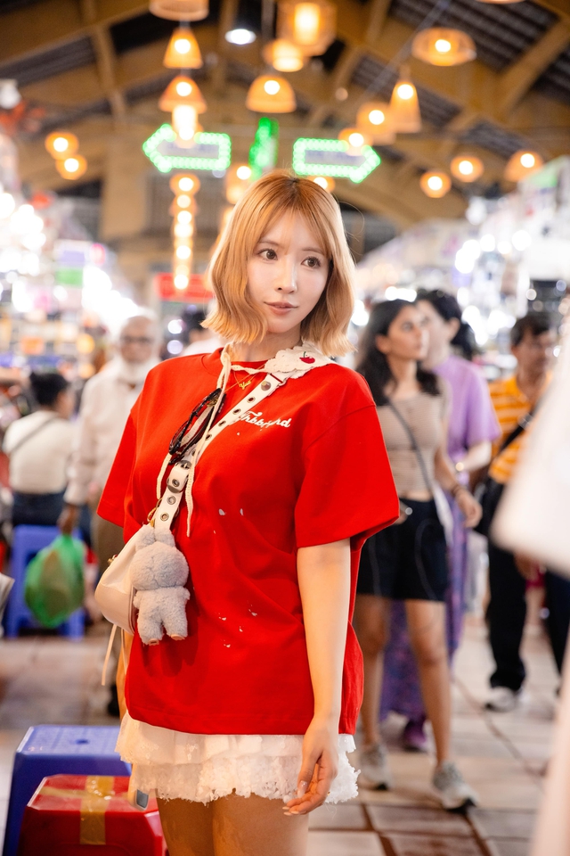 Diễn viên Nhật Bản Yua Mikami và loạt ảnh bất ngờ ở TP HCM- Ảnh 1. Diễn viên Nhật Bản Yua Mikami và loạt ảnh bất ngờ ở TP HCM- Ảnh 1.