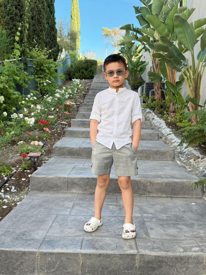 Quý tử nhà sao Vbiz là rich kid thứ thiệt: 8 tuổi làm chủ 3 công ty, nói được tới 4 thứ tiếng - Ảnh 5. Quý tử nhà sao Vbiz là rich kid thứ thiệt: 8 tuổi làm chủ 3 công ty, nói được tới 4 thứ tiếng - Ảnh 5.