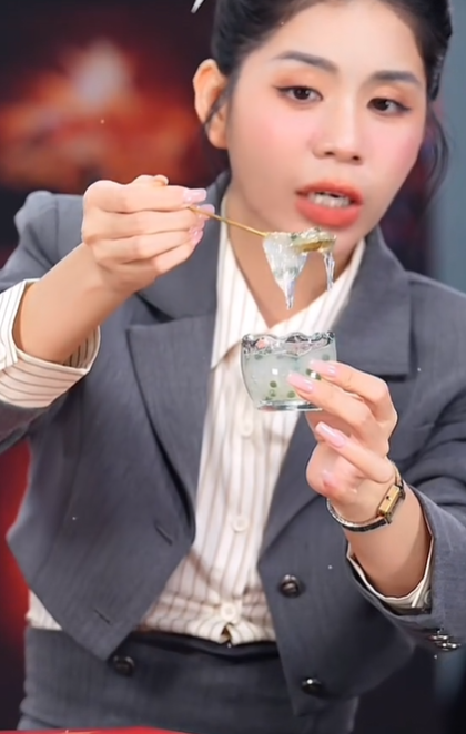 Chuyện gì đang xảy ra với cặp “chị em rọt” Quang Linh Vlogs - Hằng Du Mục sau loạt quảng cáo sai sự thật? - Ảnh 3.
