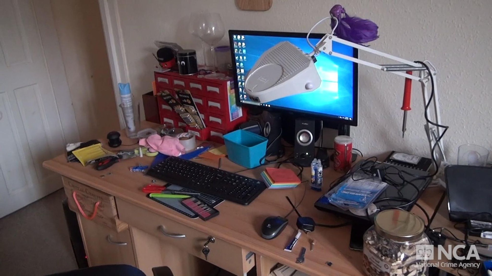 Kẻ ấu dâm Matthew Falder: Cuộc truy lùng lịch sử và tội ác kinh hoàng - Ảnh 3.