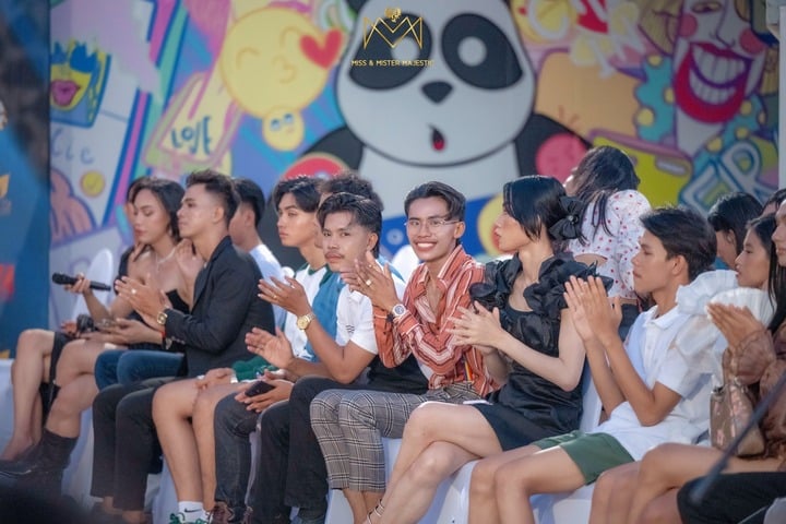 Cư dân mạng ' đào ' lại hình ảnh Nam vương Campuchia 2024 - Ảnh 1.