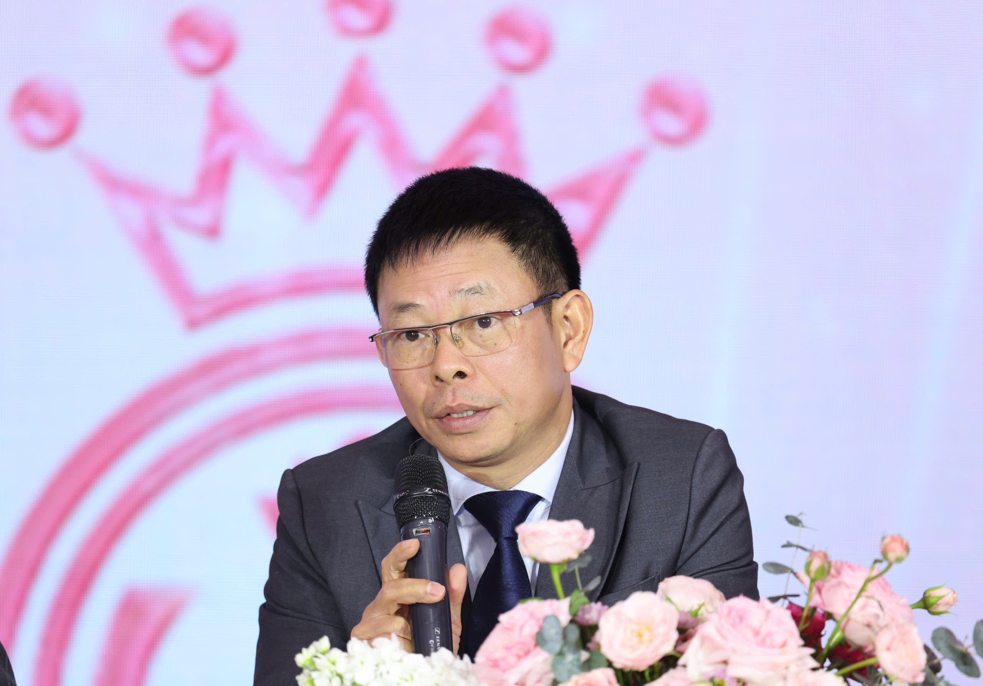 41 thí sinh vào vòng chung khảo Hoa hậu Việt Nam, 2 hoa hậu đình đám ngồi "ghế nóng" - Ảnh 1.