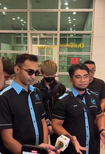Vừa nhìn thấy bạn gái quen qua mạng lần đầu, người đàn ông lập tức ngất xỉu, tỉnh dậy thấy mình đang ở Tam giác Vàng- Ảnh 1. Vừa nhìn thấy bạn gái quen qua mạng lần đầu, người đàn ông lập tức ngất xỉu, tỉnh dậy thấy mình đang ở Tam giác Vàng- Ảnh 1.
