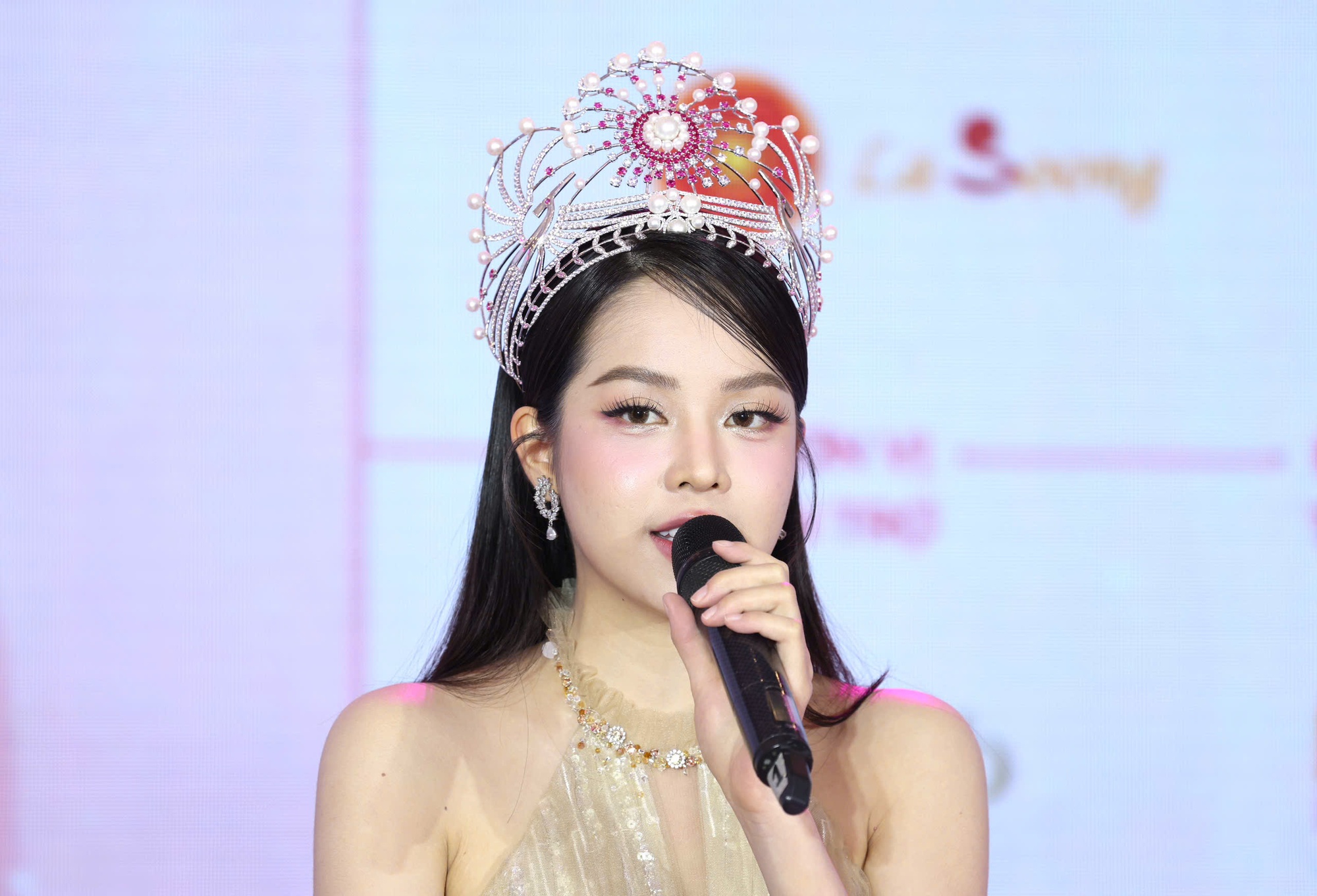 41 thí sinh vào vòng chung khảo Hoa hậu Việt Nam, 2 hoa hậu đình đám ngồi "ghế nóng" - Ảnh 4.