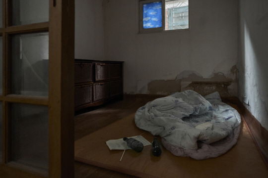 Bi kịch trong căn hầm Gangnam: Xác người đàn ông và mặt trái xã hội - Ảnh 1.