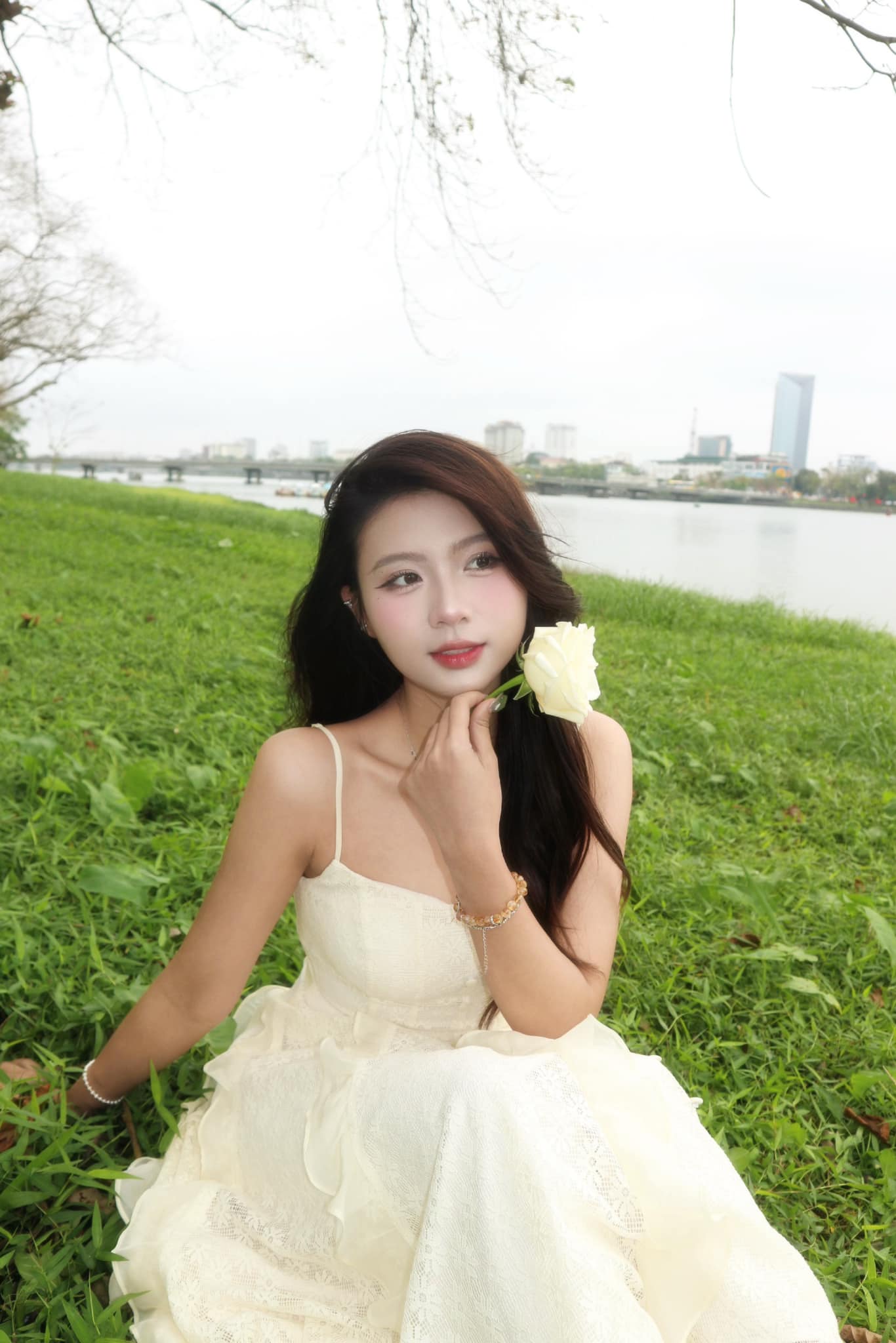 Mỹ nhân Việt đang viral toàn cõi mạng vì nhan sắc tựa nữ thần, đẹp đến mức bị nghi sửa hết mặt- Ảnh 5. Mỹ nhân Việt đang viral toàn cõi mạng vì nhan sắc tựa nữ thần, đẹp đến mức bị nghi sửa hết mặt- Ảnh 5.