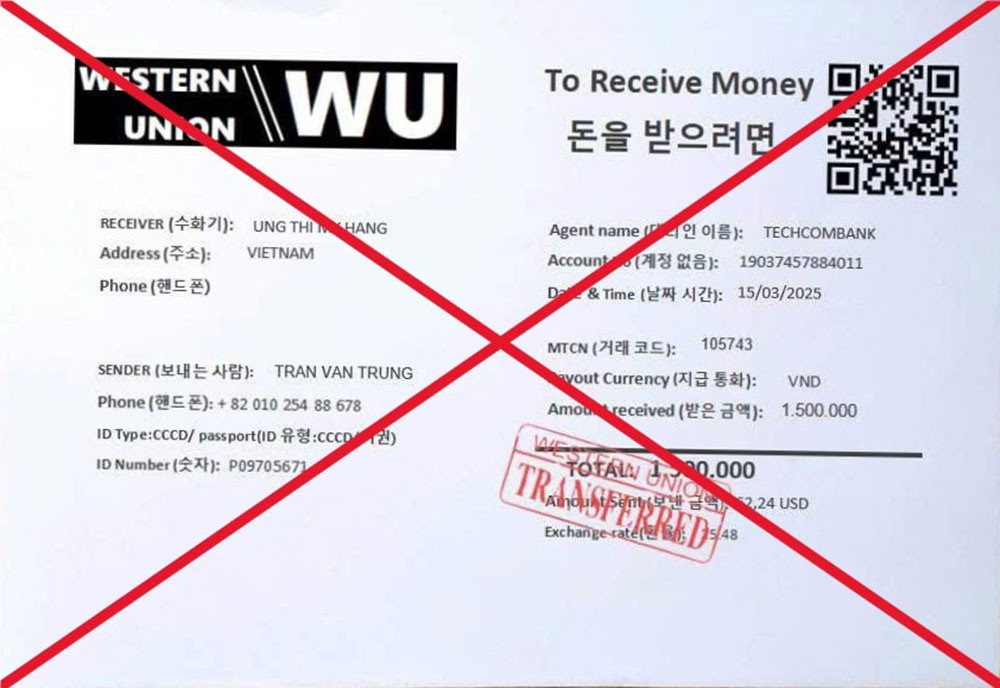 H&agrave;nh động r&uacute;t tiền khiến nạn nh&acirc;n mất sạch tiền trong t&agrave;i khoản, c&ocirc;ng an cảnh b&aacute;o tuyệt đối kh&ocirc;ng l&agrave;m điều n&agrave;y- Ảnh 1.