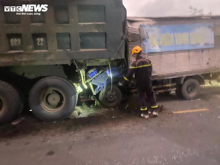 T&ocirc;ng v&agrave;o đu&ocirc;i xe tải ở Ph&uacute; Y&ecirc;n , hai người thiệt mạng tại chỗ - Ảnh 2.