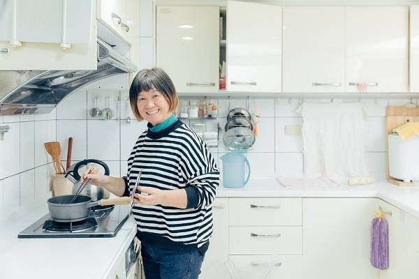 Bà nội trợ trung niên đã mua được 3 căn nhà và sống thoải mái nhờ chi tiêu cực thông minh và hiệu quả! - Ảnh 1. Bà nội trợ trung niên đã mua được 3 căn nhà và sống thoải mái nhờ chi tiêu cực thông minh và hiệu quả! - Ảnh 1.