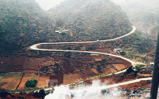 Hơn 100 tỷ ‘lên đời‘ tuyến đường du lịch nổi tiếng Hà Giang- Ảnh 1.