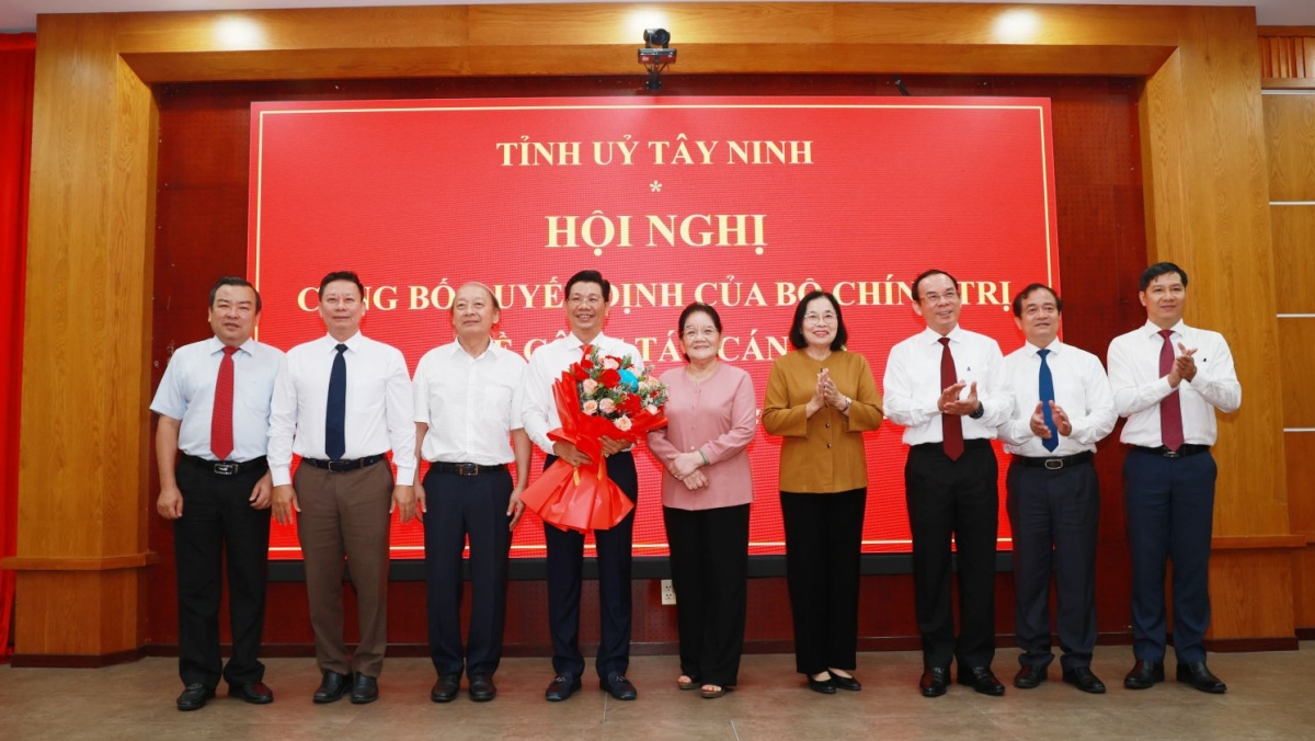 Bộ Chính trị chuẩn y ông Nguyễn Mạnh Hùng làm Bí thư Tây Ninh - Ảnh 2.