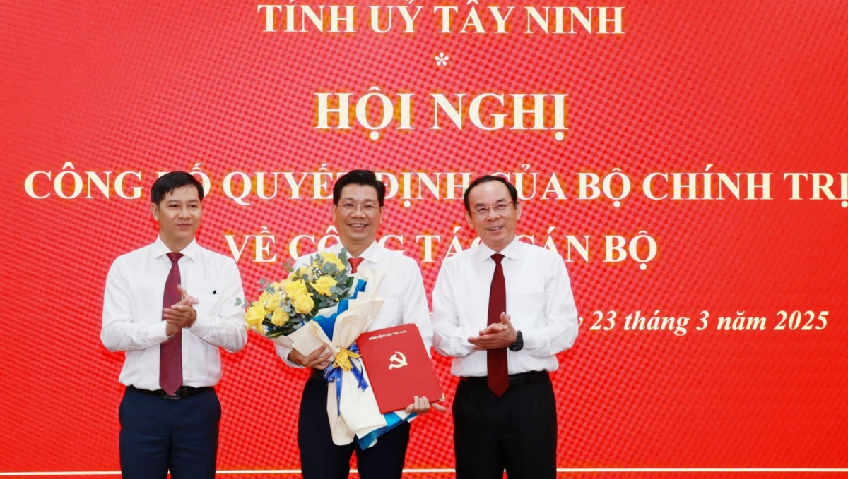 Bộ Chính trị chuẩn y ông Nguyễn Mạnh Hùng làm Bí thư Tây Ninh - Ảnh 1.