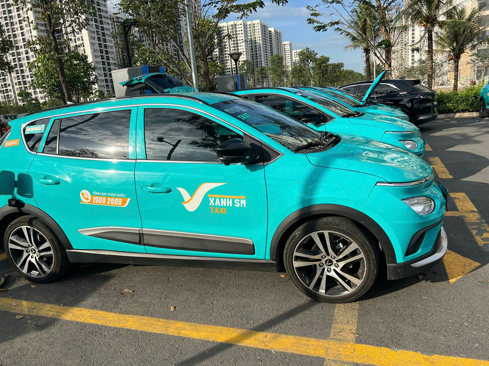 T&agrave;i xế c&ocirc;ng nghệ ng&agrave;y c&agrave;ng chuộng xe điện- Ảnh 1.