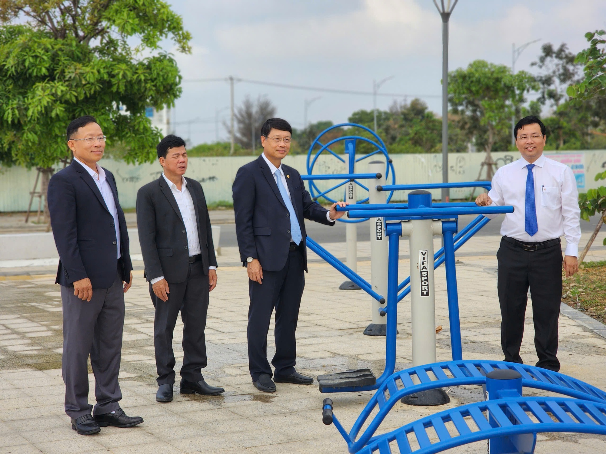 Bờ s&ocirc;ng Thăng Long "mặc &aacute;o mới", tạo điểm nhấn cho đ&ocirc; thị Đ&agrave; Nẵng- Ảnh 4.