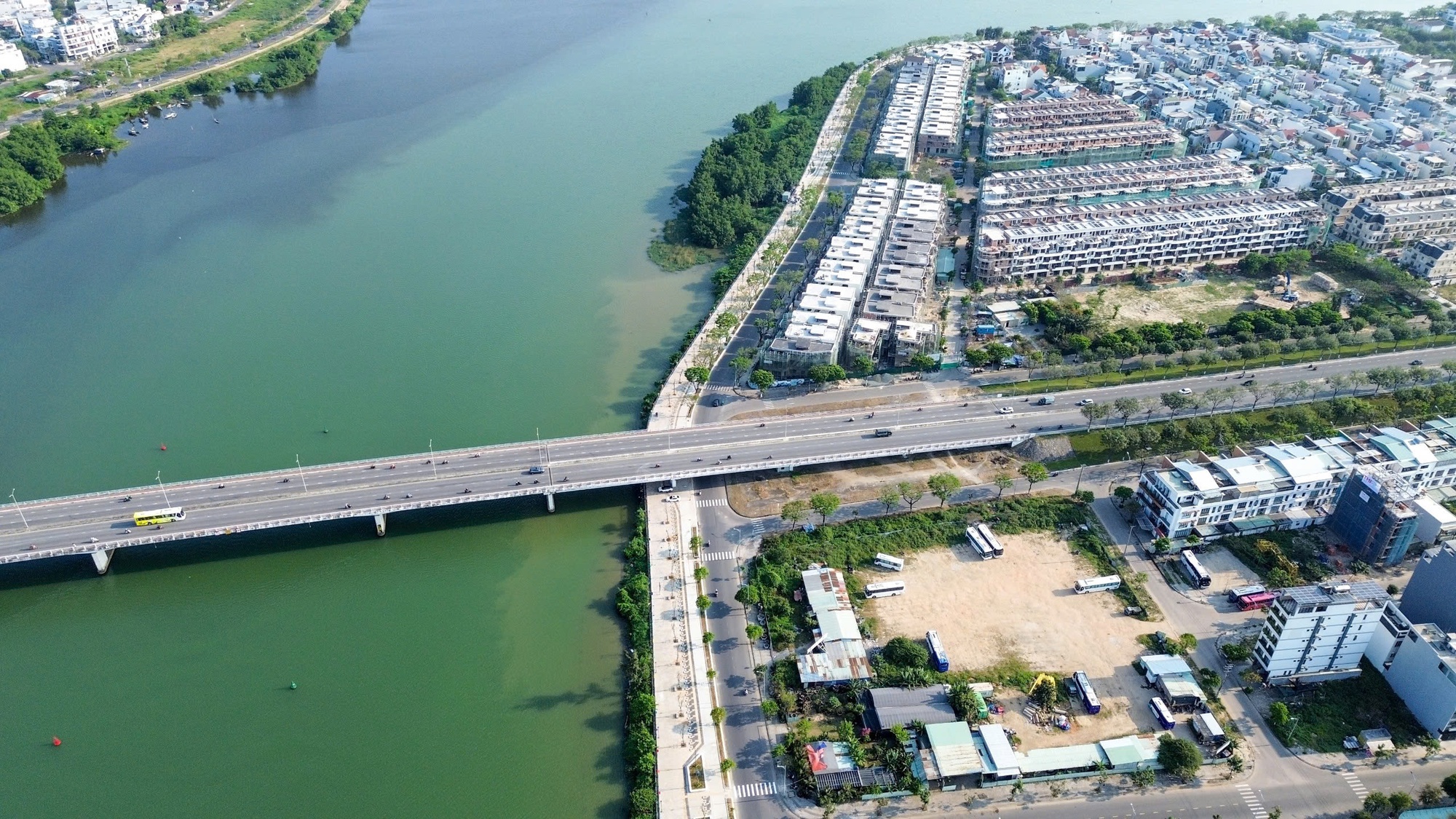 Bờ s&ocirc;ng Thăng Long "mặc &aacute;o mới", tạo điểm nhấn cho đ&ocirc; thị Đ&agrave; Nẵng- Ảnh 8.