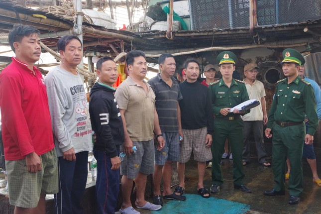 Ch&igrave;m t&agrave;u c&acirc;u mực QNa 91679 TS: Nỗi đau l&agrave;ng biển Quảng Nam - Ảnh 2.