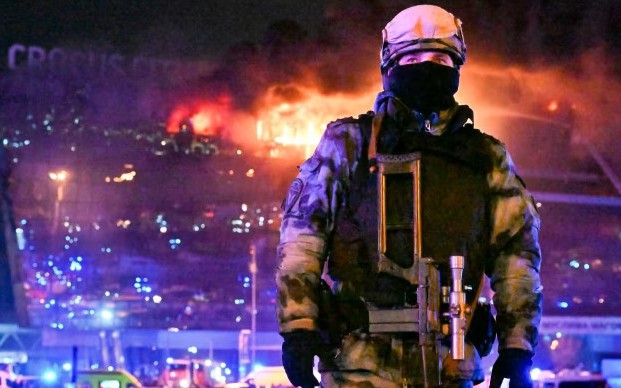 Tấn c&ocirc;ng khủng bố kinh ho&agrave;ng ở Ấn Độ, h&agrave;ng chục người thiệt mạng - Ảnh 2.