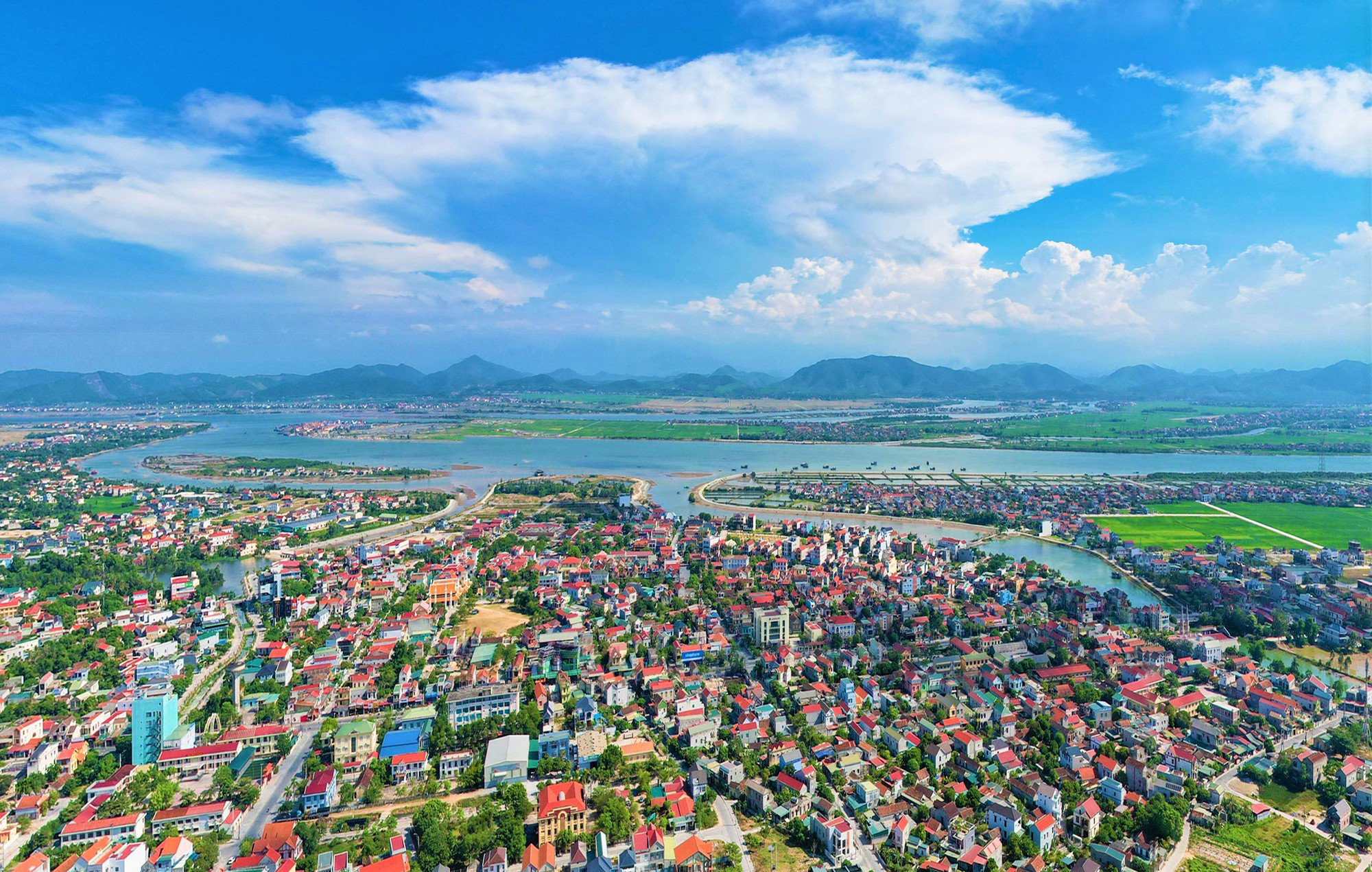 Tạm dừng sắp xếp hành chính cấp huyện , xã theo chỉ đạo Bộ Nội vụ - Ảnh 1. Tạm dừng sắp xếp hành chính cấp huyện , xã theo chỉ đạo Bộ Nội vụ - Ảnh 1.