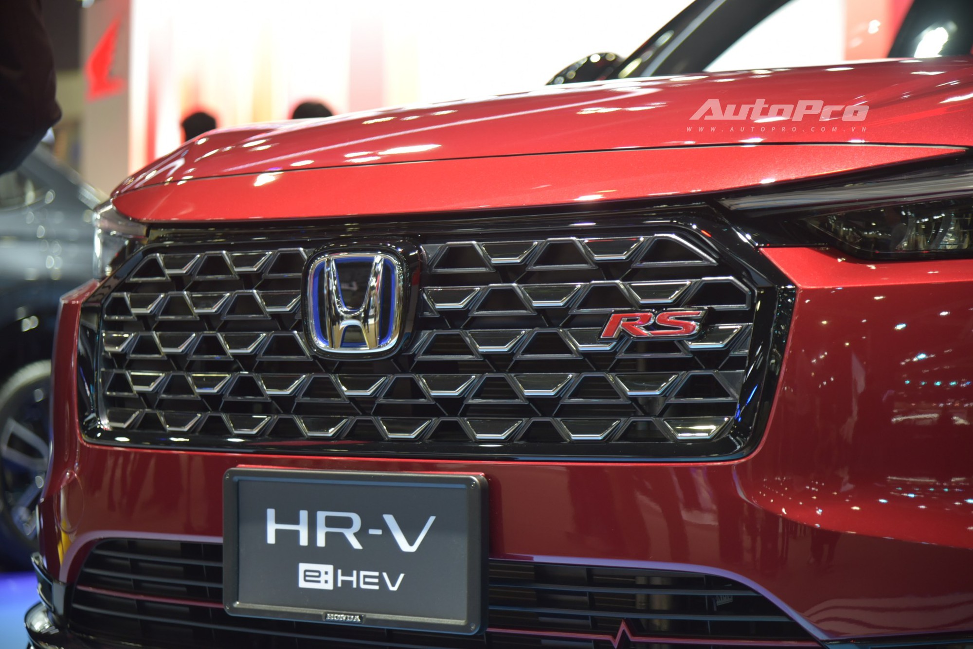 Đây là Honda HR-V 2025 dễ về Việt Nam: Thiết kế mới, đèn hậu kiểu Porsche, ăn xăng chưa bằng 2 chiếc Lead, đấu Yaris Cross- Ảnh 6. Đây là Honda HR-V 2025 dễ về Việt Nam: Thiết kế mới, đèn hậu kiểu Porsche, ăn xăng chưa bằng 2 chiếc Lead, đấu Yaris Cross- Ảnh 6.