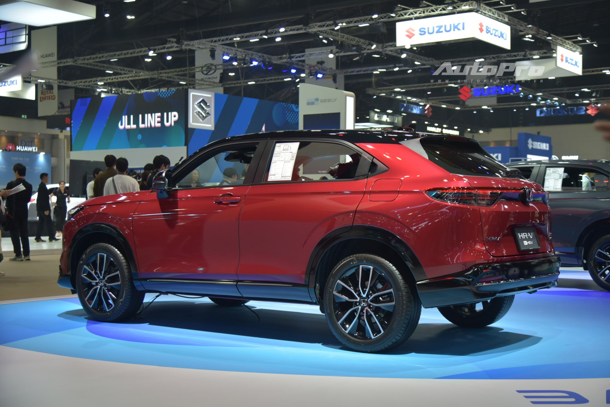 Đây là Honda HR-V 2025 dễ về Việt Nam: Thiết kế mới, đèn hậu kiểu Porsche, ăn xăng chưa bằng 2 chiếc Lead, đấu Yaris Cross- Ảnh 4. Đây là Honda HR-V 2025 dễ về Việt Nam: Thiết kế mới, đèn hậu kiểu Porsche, ăn xăng chưa bằng 2 chiếc Lead, đấu Yaris Cross- Ảnh 4.