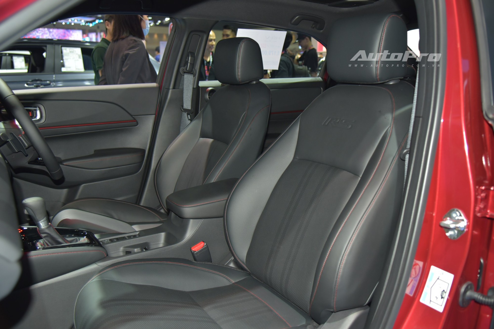 Đây là Honda HR-V 2025 dễ về Việt Nam: Thiết kế mới, đèn hậu kiểu Porsche, ăn xăng chưa bằng 2 chiếc Lead, đấu Yaris Cross- Ảnh 15. Đây là Honda HR-V 2025 dễ về Việt Nam: Thiết kế mới, đèn hậu kiểu Porsche, ăn xăng chưa bằng 2 chiếc Lead, đấu Yaris Cross- Ảnh 15.