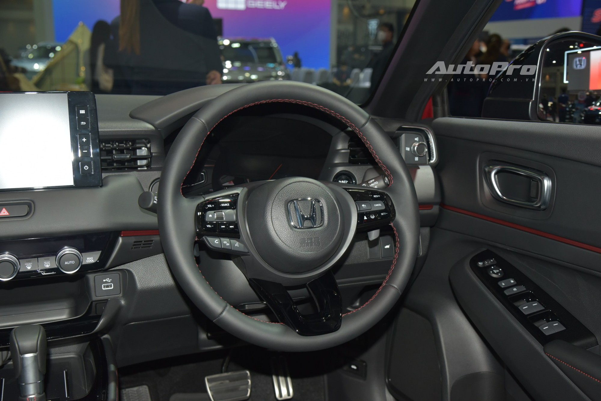 Đây là Honda HR-V 2025 dễ về Việt Nam: Thiết kế mới, đèn hậu kiểu Porsche, ăn xăng chưa bằng 2 chiếc Lead, đấu Yaris Cross- Ảnh 12. Đây là Honda HR-V 2025 dễ về Việt Nam: Thiết kế mới, đèn hậu kiểu Porsche, ăn xăng chưa bằng 2 chiếc Lead, đấu Yaris Cross- Ảnh 12.