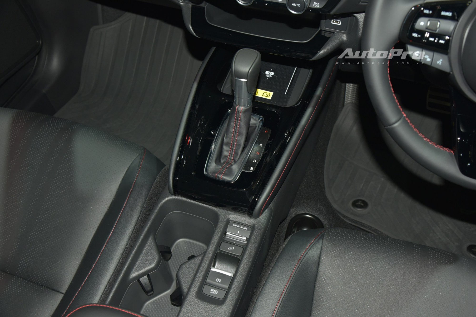 Đây là Honda HR-V 2025 dễ về Việt Nam: Thiết kế mới, đèn hậu kiểu Porsche, ăn xăng chưa bằng 2 chiếc Lead, đấu Yaris Cross- Ảnh 13. Đây là Honda HR-V 2025 dễ về Việt Nam: Thiết kế mới, đèn hậu kiểu Porsche, ăn xăng chưa bằng 2 chiếc Lead, đấu Yaris Cross- Ảnh 13.