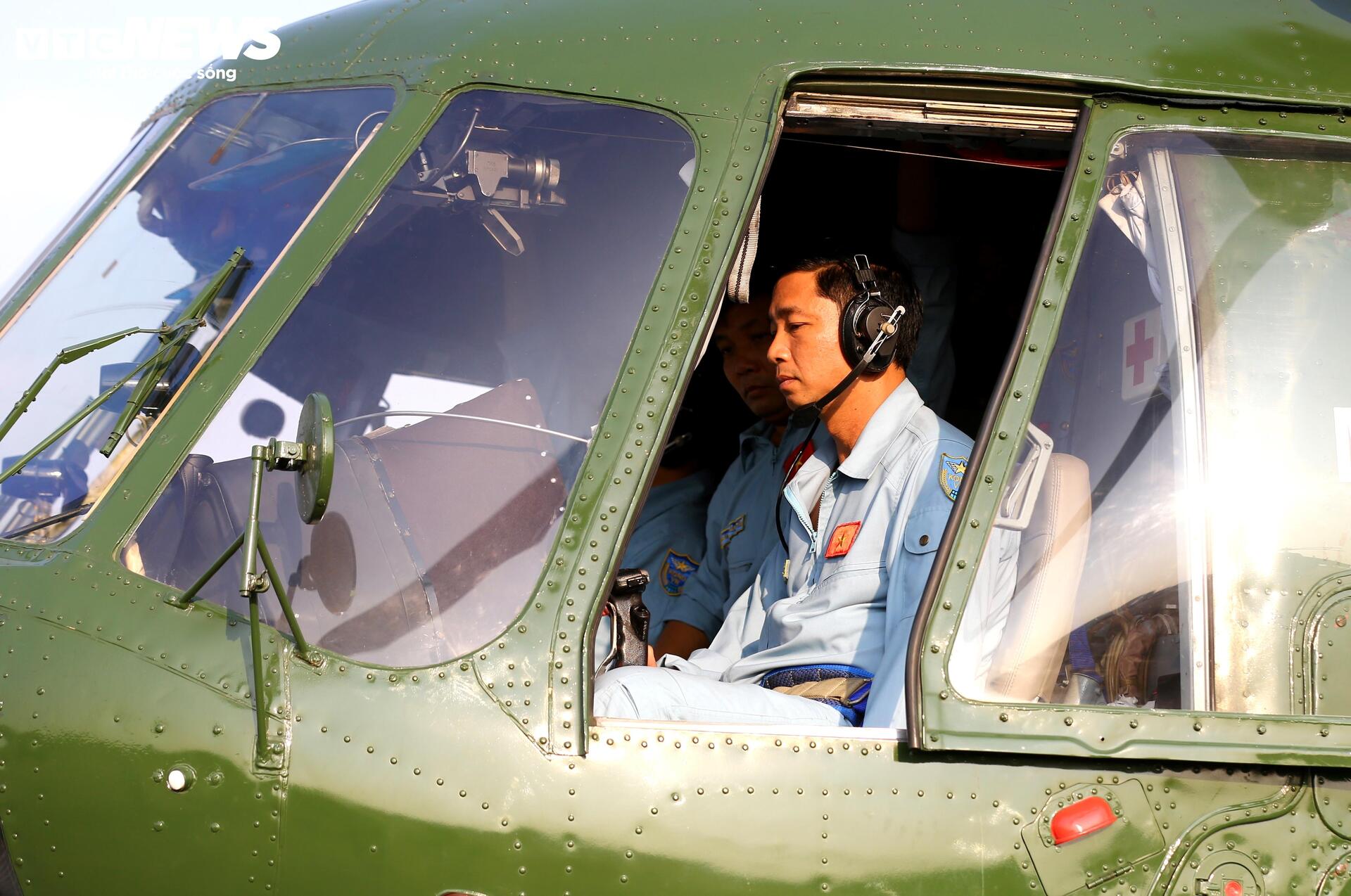 Phi đội trực thăng sẵn sàng cho kỷ niệm 50 năm Giải phóng Miền Nam - Ảnh 7.