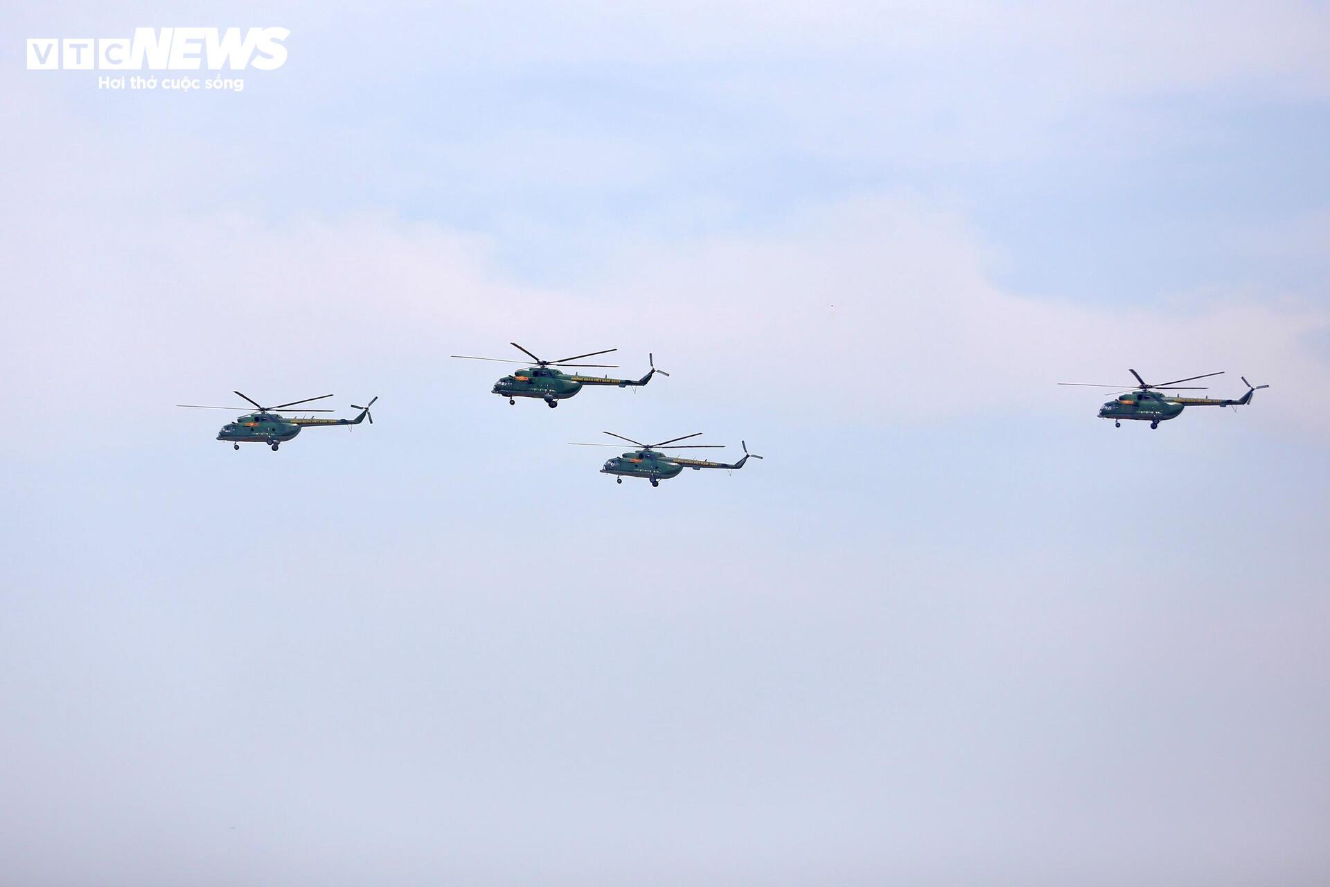 Phi đội trực thăng sẵn sàng cho kỷ niệm 50 năm Giải phóng Miền Nam - Ảnh 14.